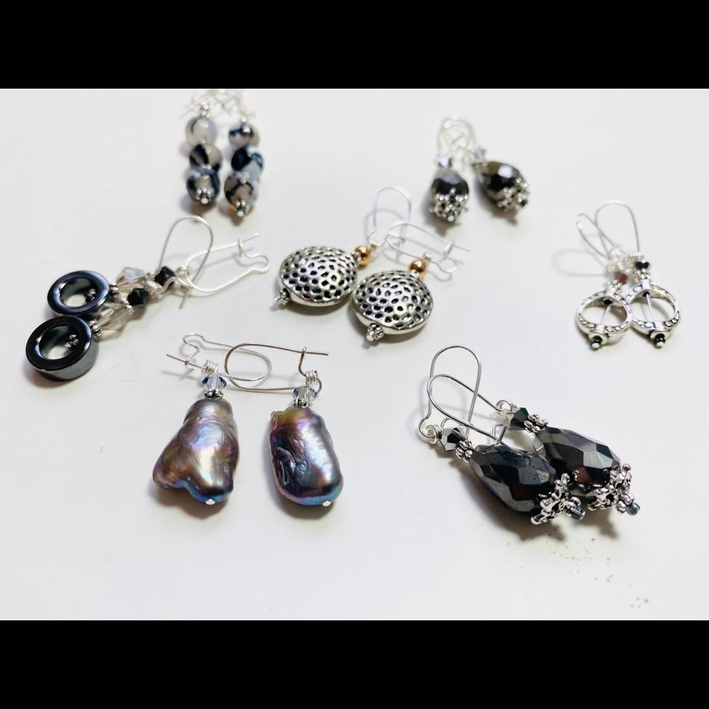 Gorgeous Gray Collection 🖤🤍 Jewelry Set - Picture 3 of 3